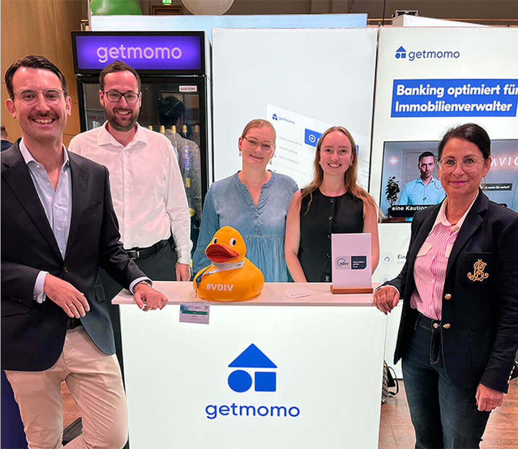 Die Präsidentin des VDIV Sylvia Pruß und das Getmomo-Team beim Deutschen Verwaltertag 2025 in Berlin